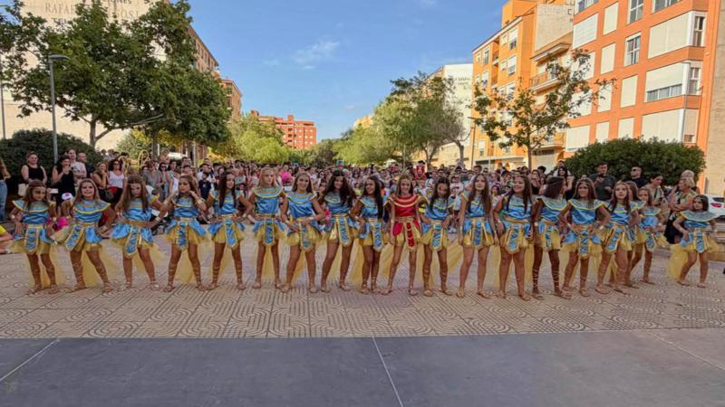 La Fiesta Infantil de Disfraces llena de música, color y diversión las calles de Segorbe