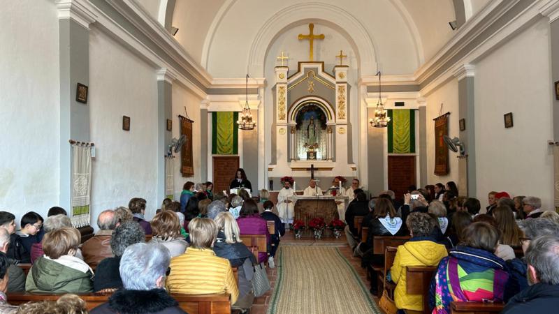 El Ayuntamiento renueva la pintura interior de la ermita de La Esperanza