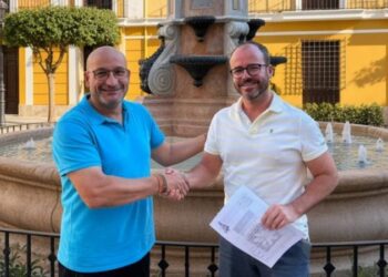 La Falla Plaza Almudín renueva su compromiso con Ramón Lemos para las Fallas 2027
