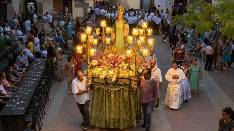 Segorbe acompaña a la Virgen de la Esperanza en su procesión por las calles de la ciudad