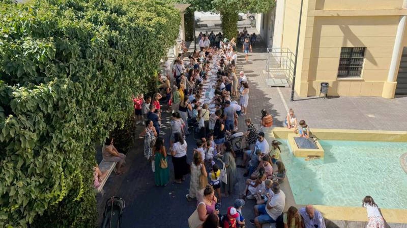 La Reina Infantil y su Corte participan en el taller de tote bags de las Fiestas Patronales