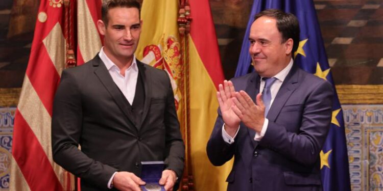 Los caballistas de Segorbe reciben el reconocimiento del Consell por mantener viva la Entrada de Toros
