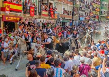 Los Caballistas de la Entrada de Toros y Caballos reciben la Distinción al Mérito Cultural de la Generalitat